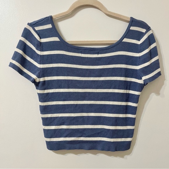 Dusty Blue and White striped ribbed knit crop top - Picture 2 of 3